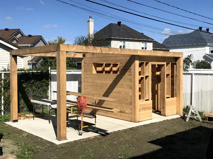 Toiture de cabanon endommagée - réparation de bardeaux