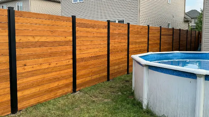 Remplacement de poteaux de clôture en bois traité - Projet 2